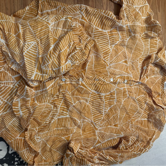 Leaf Patterned Button-Up Blouse - Picture 1 of 2